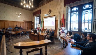 Vista laterale della sala del consiglio comunale