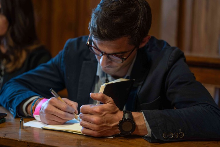 Pubblico che prende appunti